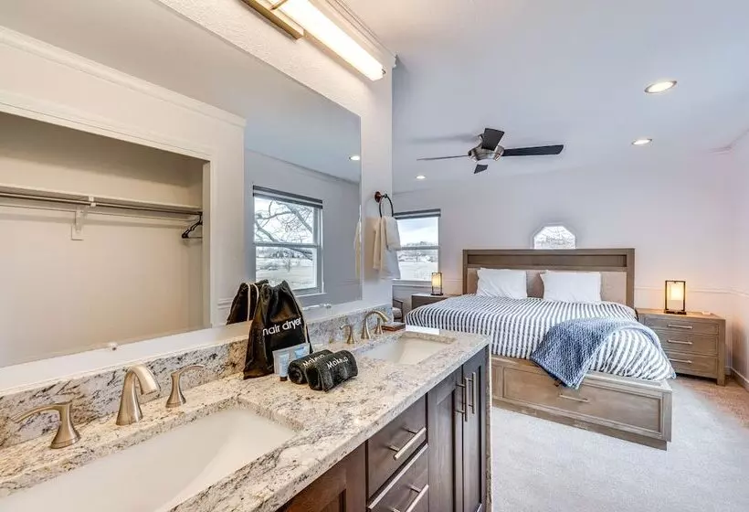 10 Mi To Denver: Pet Friendly Arvada Home W/ Yard!