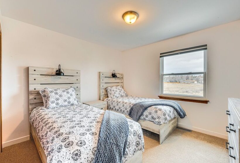 10 Mi To Denver: Pet Friendly Arvada Home W/ Yard!