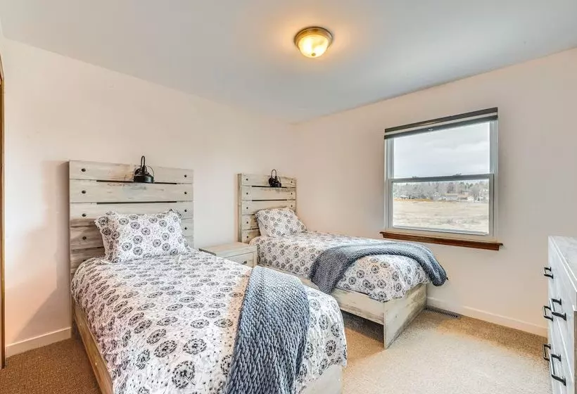 10 Mi To Denver: Pet Friendly Arvada Home W/ Yard!
