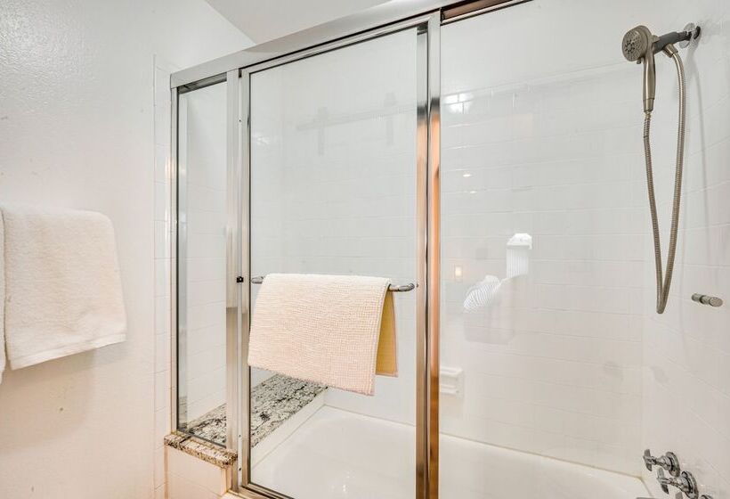 10 Mi To Denver: Pet Friendly Arvada Home W/ Yard!