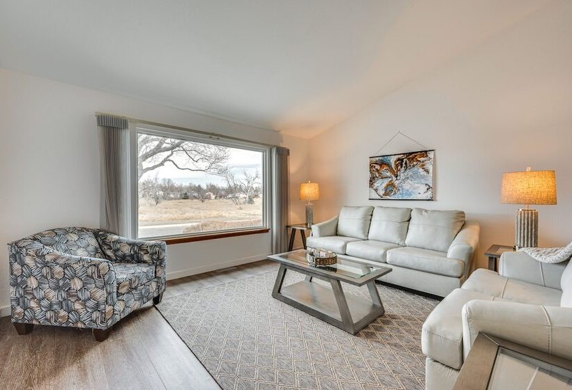 10 Mi To Denver: Pet Friendly Arvada Home W/ Yard!
