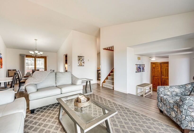 10 Mi To Denver: Pet Friendly Arvada Home W/ Yard!