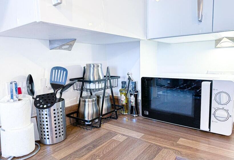 레지던스 3bed House For Contractors/large Group Sleep Upto9