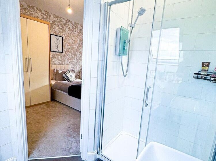 레지던스 3bed House For Contractors/large Group Sleep Upto9