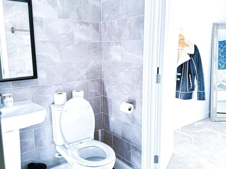 레지던스 3bed House For Contractors/large Group Sleep Upto9