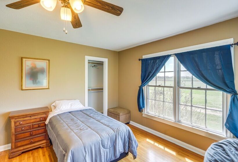 Riverside Texas Retreat W/ Wraparound Porch!