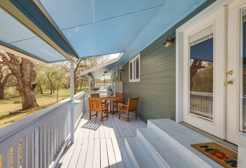 Riverside Texas Retreat W/ Wraparound Porch!