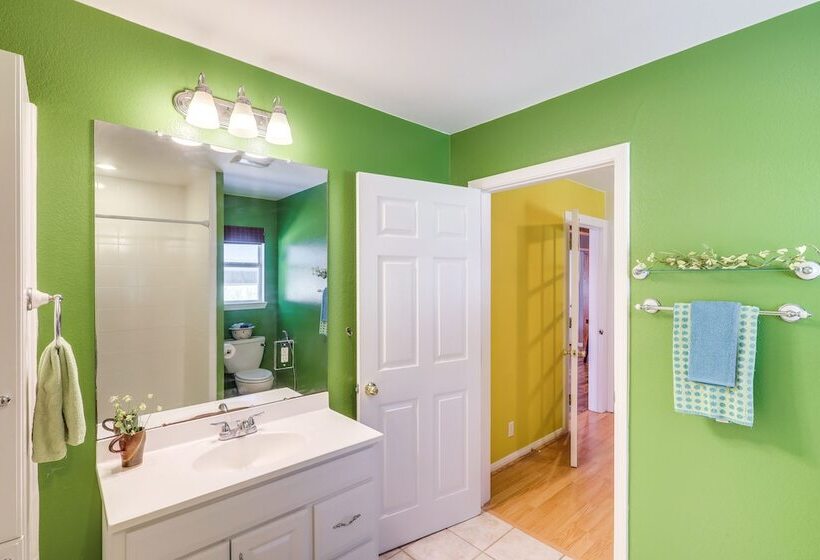 Riverside Texas Retreat W/ Wraparound Porch!