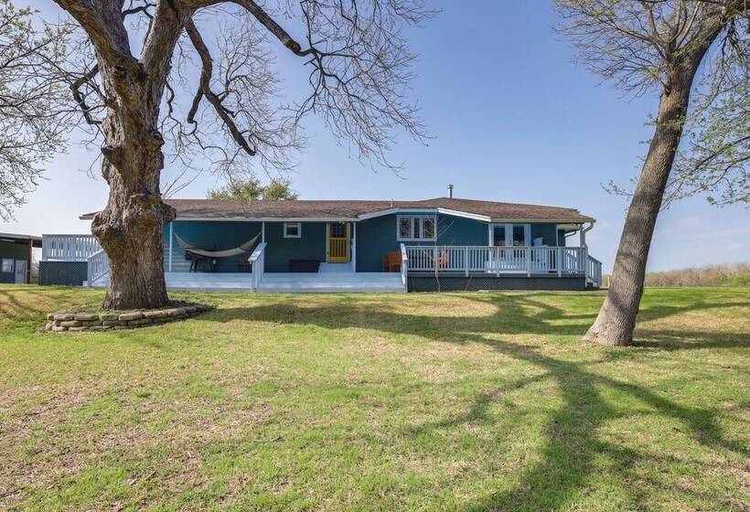 Riverside Texas Retreat W/ Wraparound Porch!