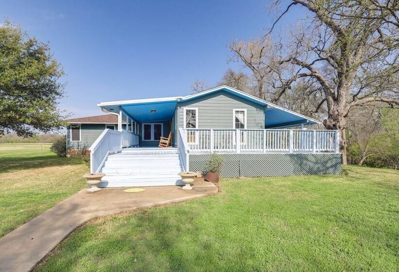 Riverside Texas Retreat W/ Wraparound Porch!