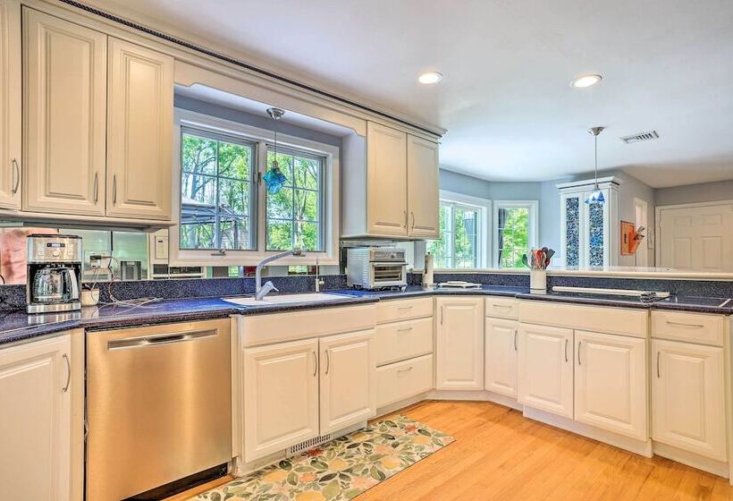 Spacious Hudson Valley Gem On Private 2 Acres!