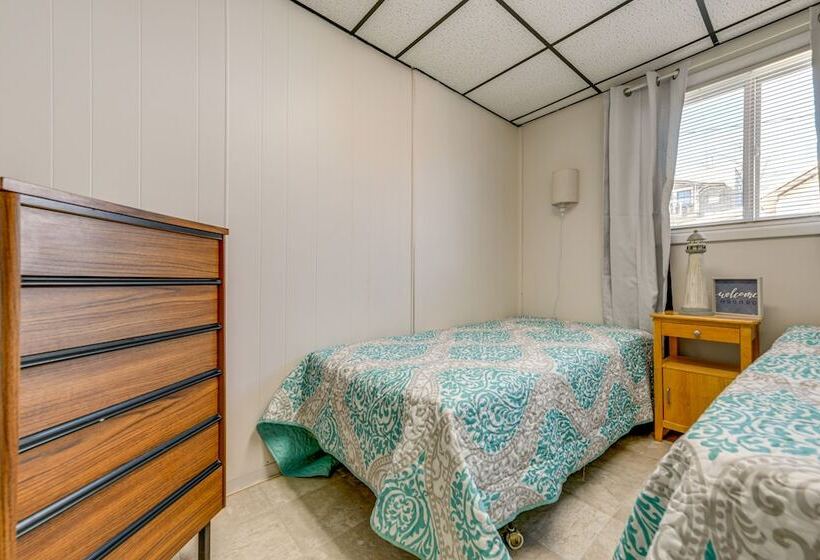 Sunset Bay Cottage: Walk To Lake Erie & Beach!