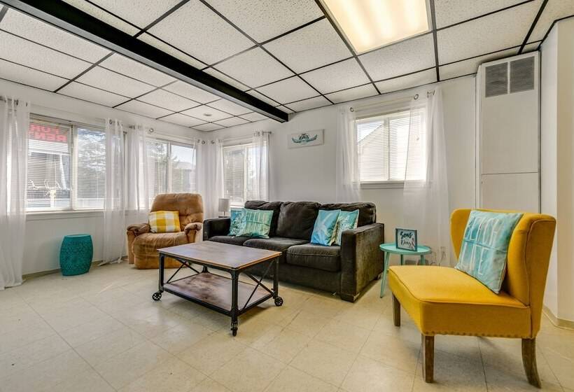 Sunset Bay Cottage: Walk To Lake Erie & Beach!