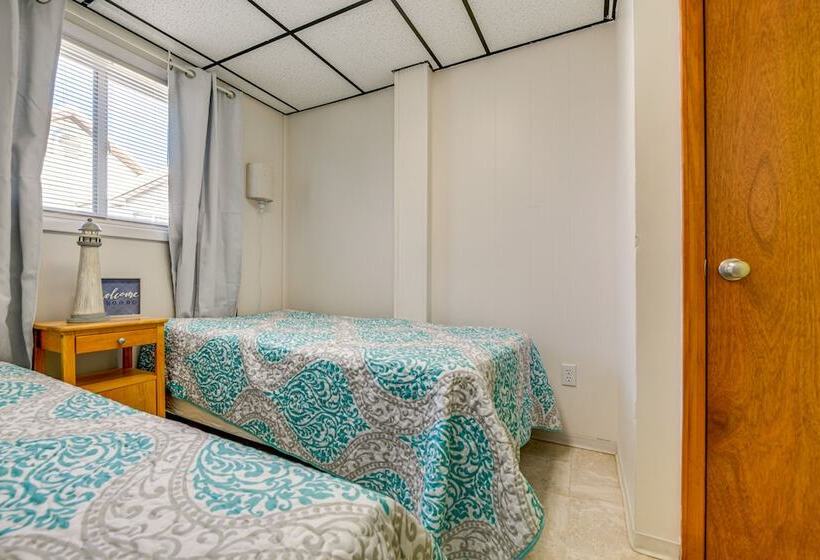 Sunset Bay Cottage: Walk To Lake Erie & Beach!