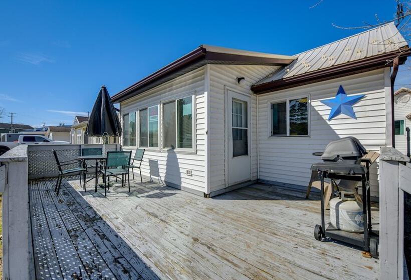 Sunset Bay Cottage: Walk To Lake Erie & Beach!