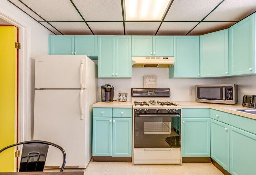 Sunset Bay Cottage: Walk To Lake Erie & Beach!