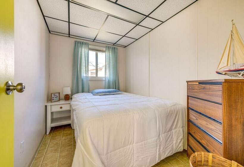 Sunset Bay Cottage: Walk To Lake Erie & Beach!