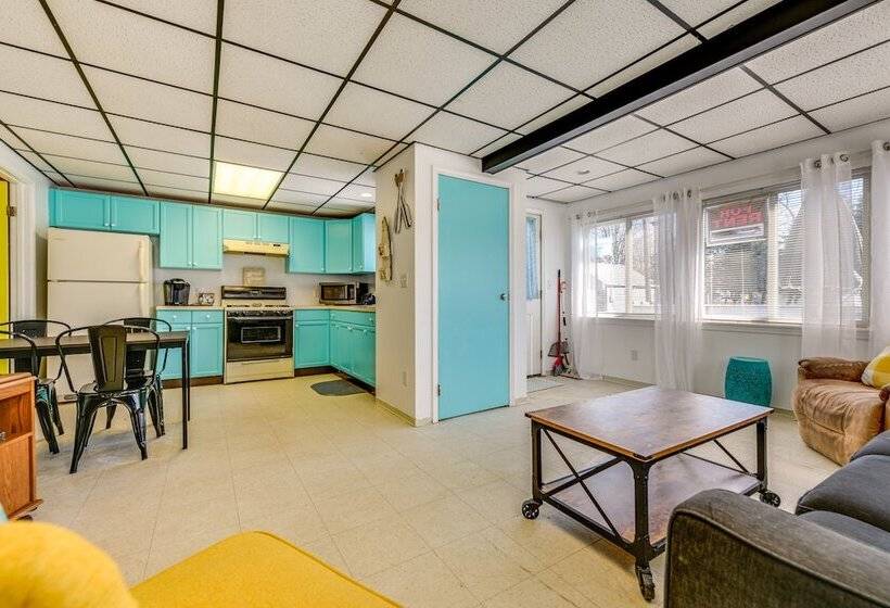 Sunset Bay Cottage: Walk To Lake Erie & Beach!