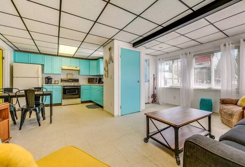 Sunset Bay Cottage: Walk To Lake Erie & Beach!