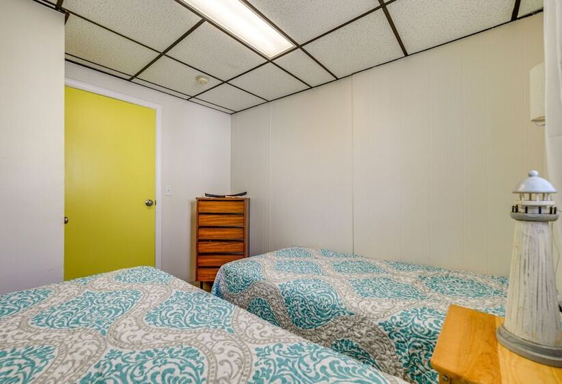 Sunset Bay Cottage: Walk To Lake Erie & Beach!