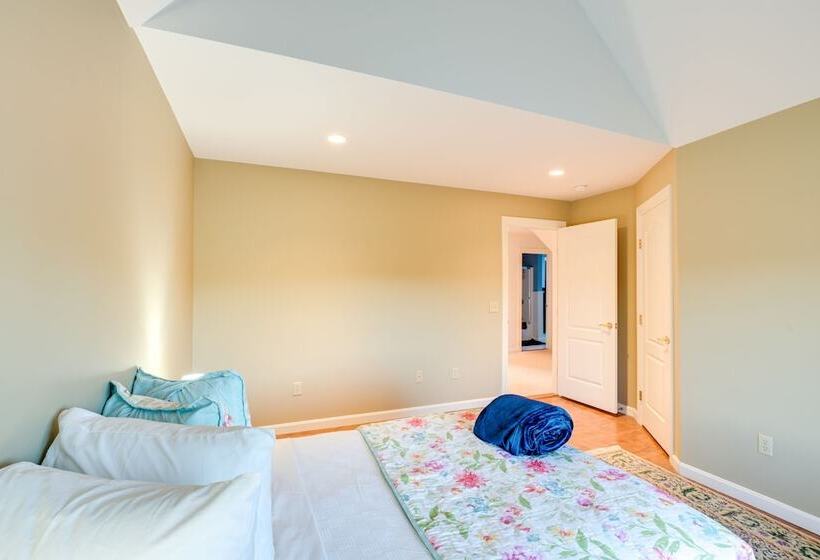 Mount Desert Escape: 4 Mi To Acadia National Park