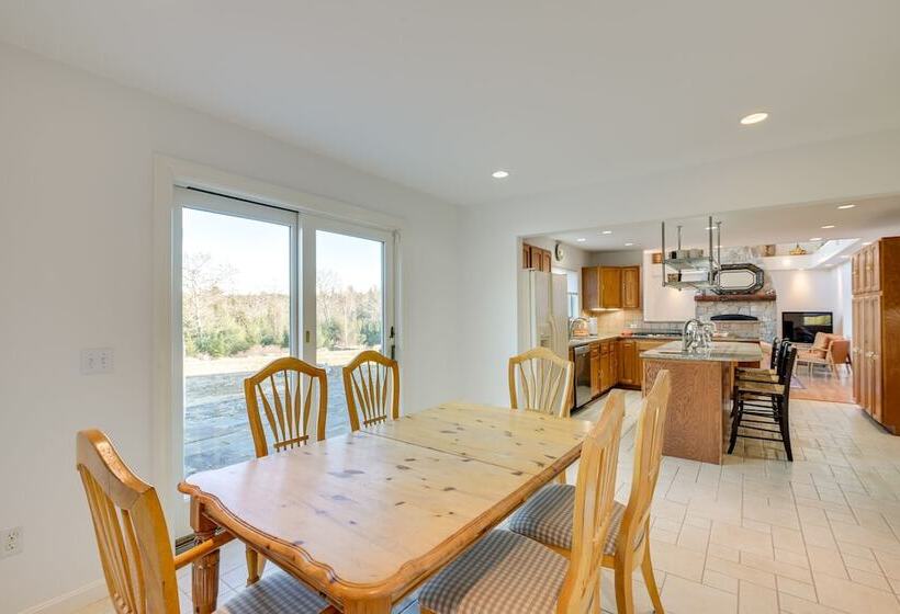 Mount Desert Escape: 4 Mi To Acadia National Park