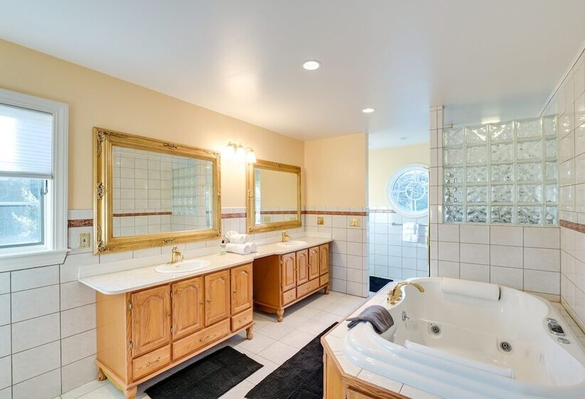 Mount Desert Escape: 4 Mi To Acadia National Park