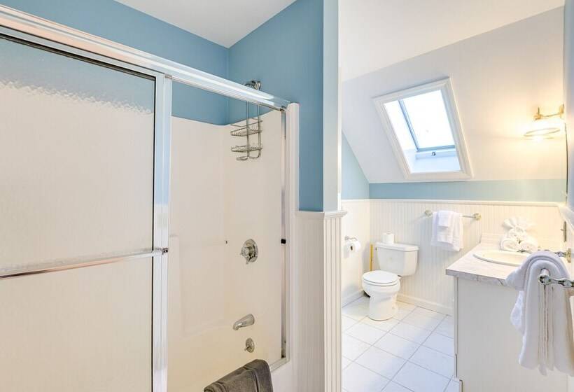 Mount Desert Escape: 4 Mi To Acadia National Park