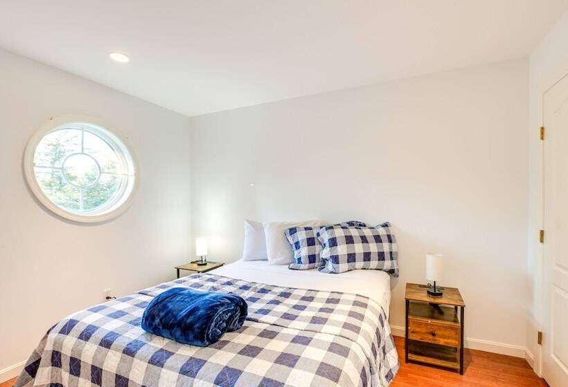 Mount Desert Escape: 4 Mi To Acadia National Park