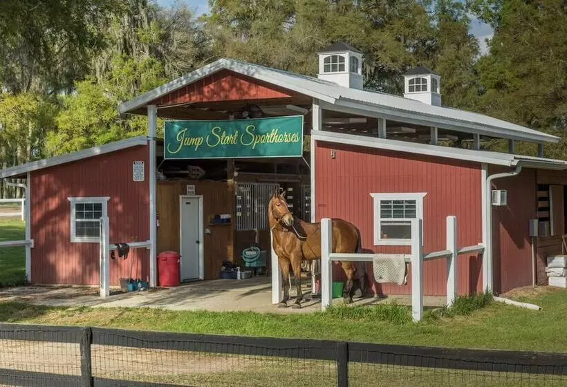 Tranquil Suite W/ Porch < 2 Mi To Cedar Lakes!