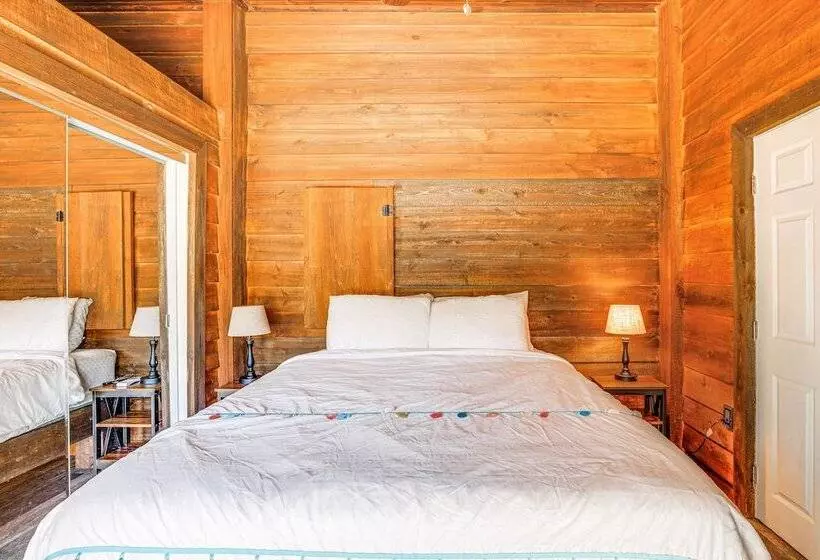 Tranquil Suite W/ Porch < 2 Mi To Cedar Lakes!