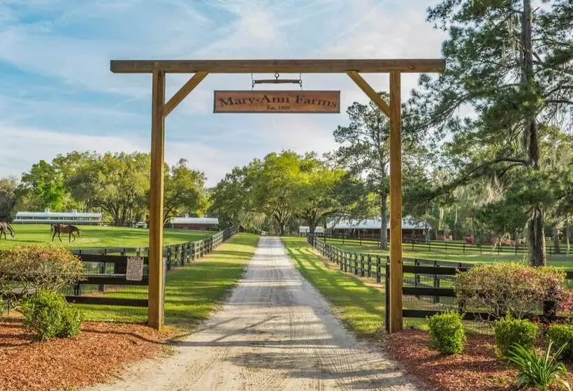Tranquil Suite W/ Porch < 2 Mi To Cedar Lakes!
