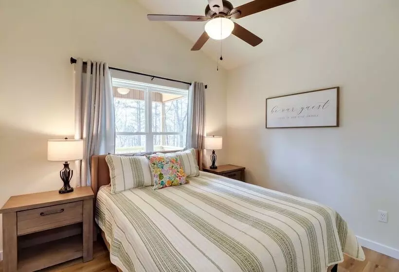 Waterfront Retreat On Greers Ferry Lake W/ Hot Tub