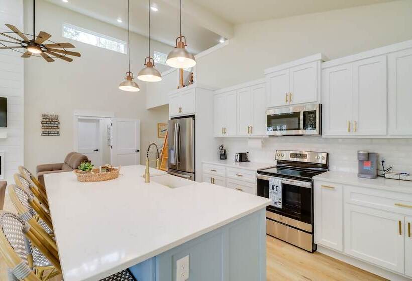 Waterfront Retreat On Greers Ferry Lake W/ Hot Tub