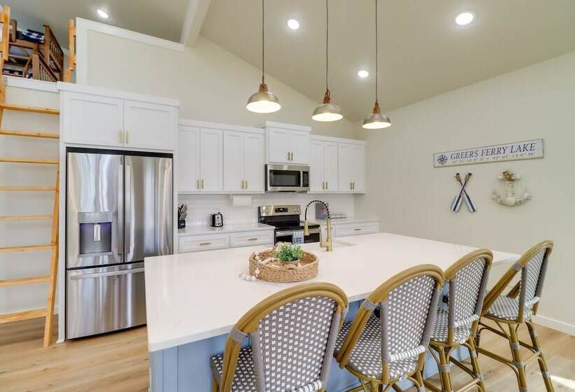 Waterfront Retreat On Greers Ferry Lake W/ Hot Tub