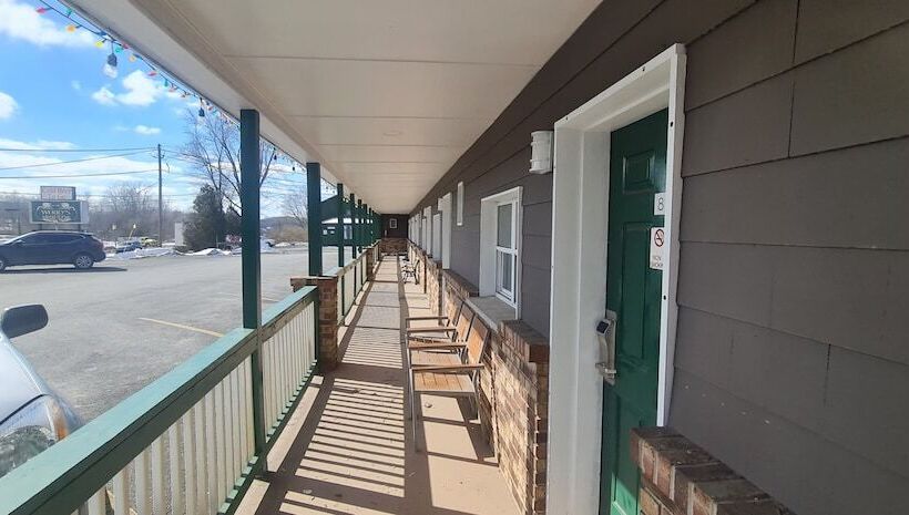 Werry S Cottages Motel & Pub By Oyo East Stroudsburg Poconos