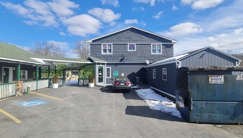 Werry S Cottages Motel & Pub By Oyo East Stroudsburg Poconos