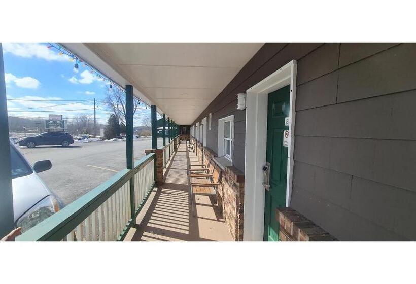 Werry S Cottages Motel & Pub By Oyo East Stroudsburg Poconos