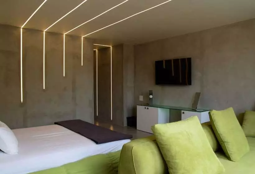 99 Adrianou Apartments