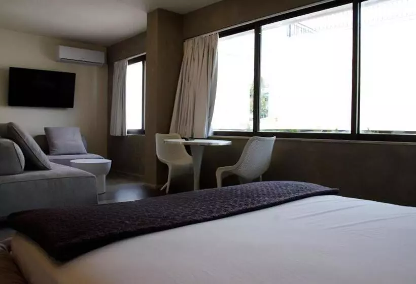 99 Adrianou Apartments