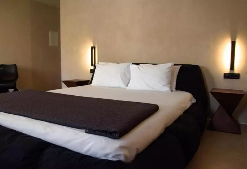 99 Adrianou Apartments