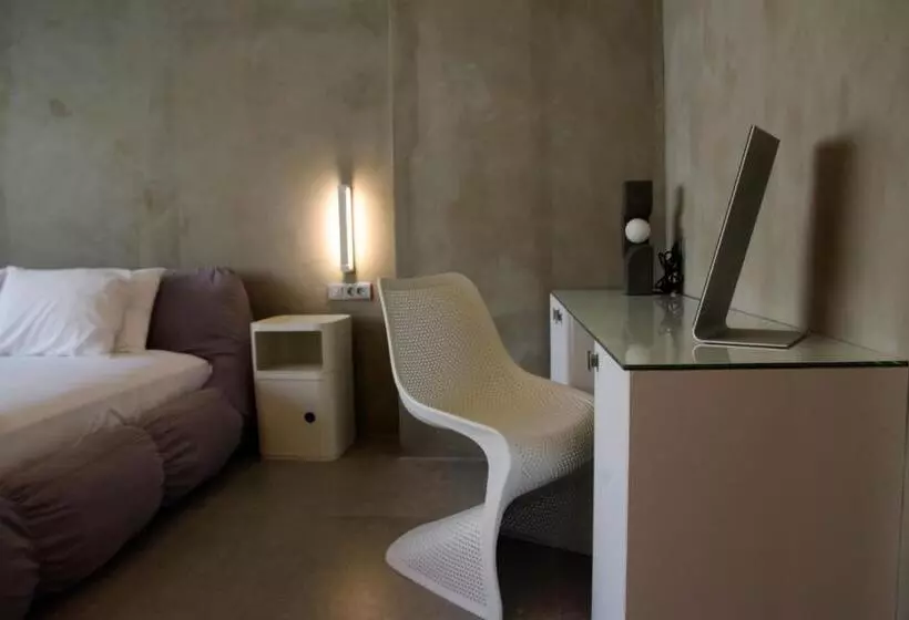 99 Adrianou Apartments