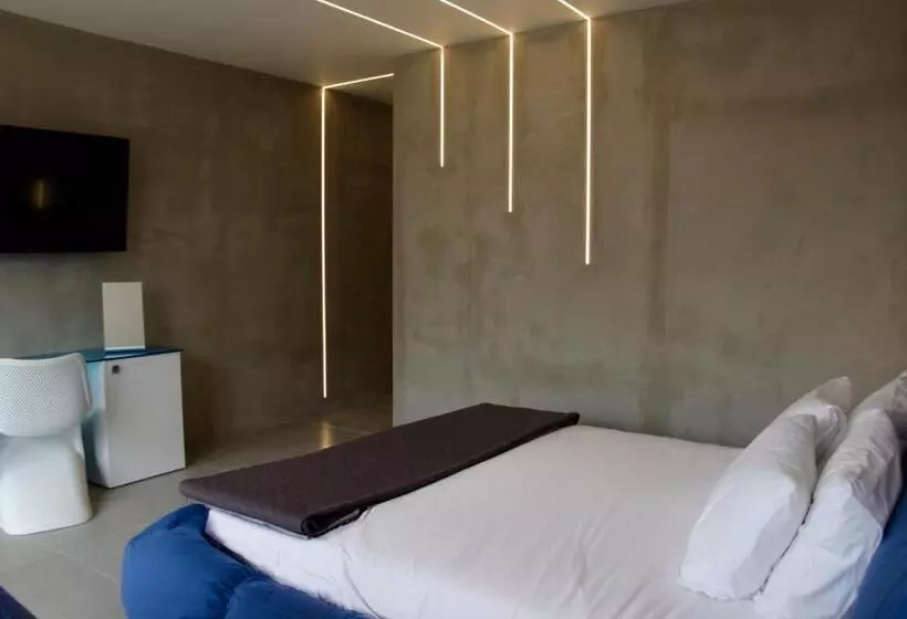 99 Adrianou Apartments