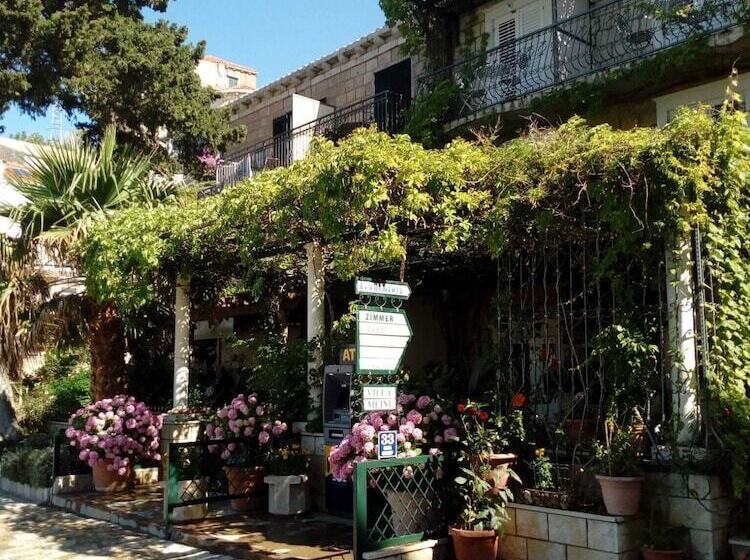 تختخواب و صبحانه Guesthouse Villa Mlini