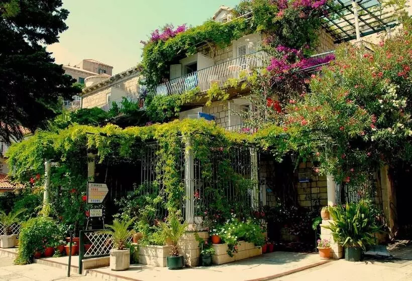 Aamiaismajoitus (B&B) Guesthouse Villa Mlini