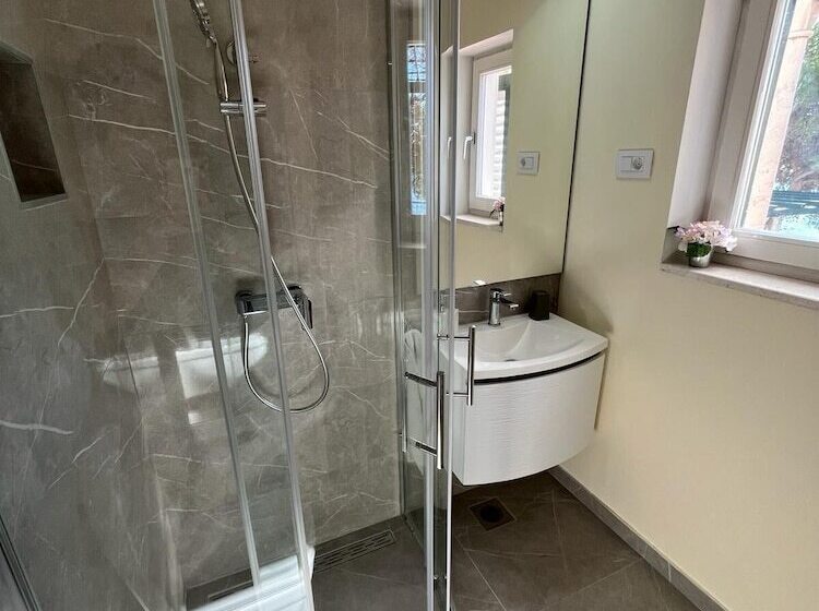 تختخواب و صبحانه Guesthouse Villa Mlini