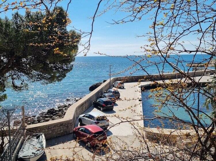 تختخواب و صبحانه Guesthouse Villa Mlini