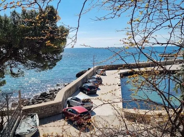 Aamiaismajoitus (B&B) Guesthouse Villa Mlini