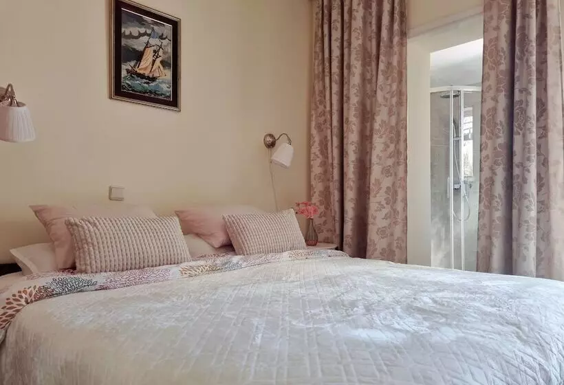 Aamiaismajoitus (B&B) Guesthouse Villa Mlini