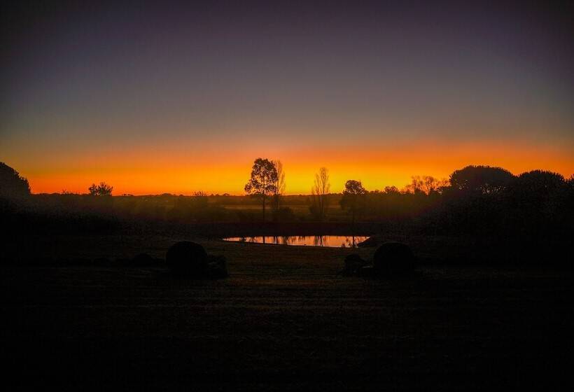 민박 Honeysuckle Barn & Garden